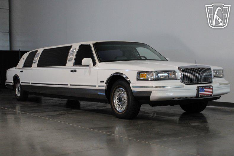 used 1996 Lincoln Town Car car, priced at $21,500