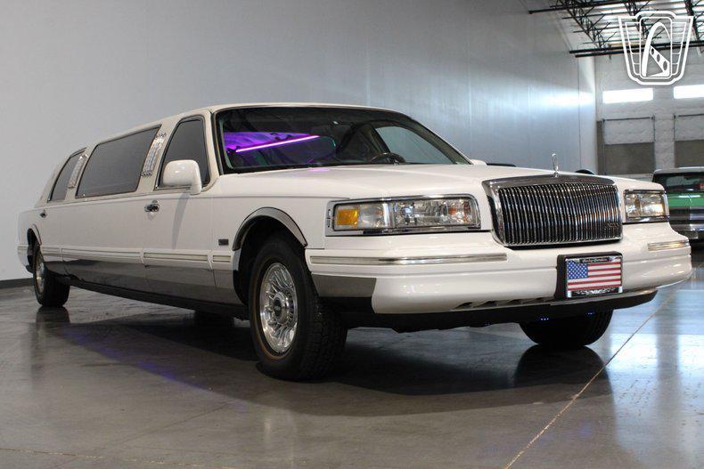 used 1996 Lincoln Town Car car, priced at $21,500