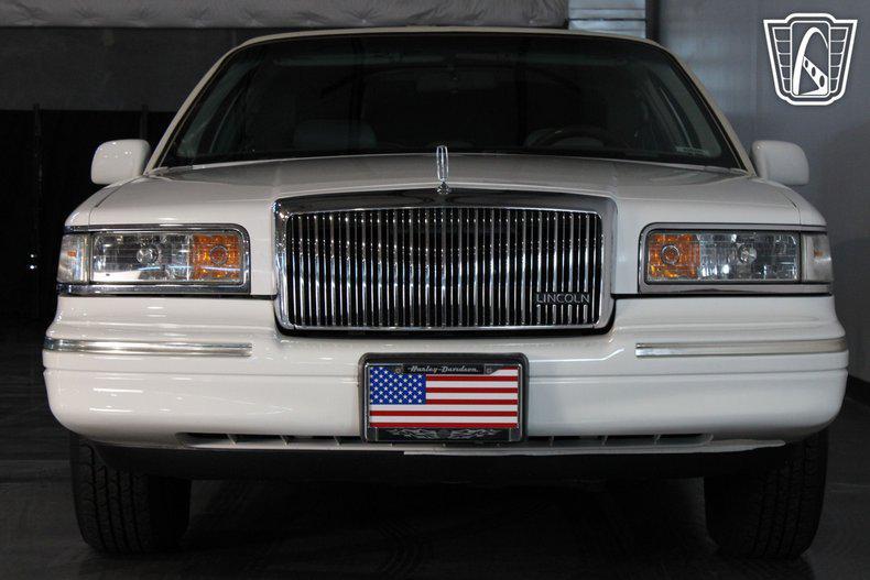 used 1996 Lincoln Town Car car, priced at $21,500