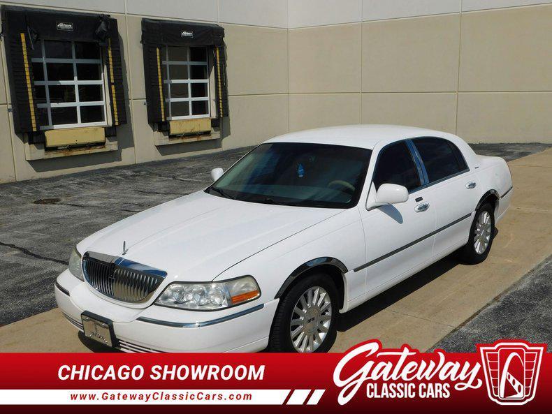 used 2003 Lincoln Town Car car, priced at $7,000
