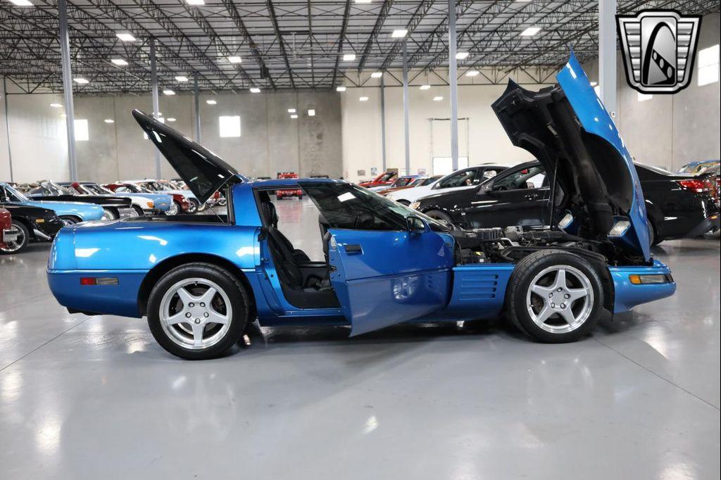 1992 Blue Chevrolet Corvette