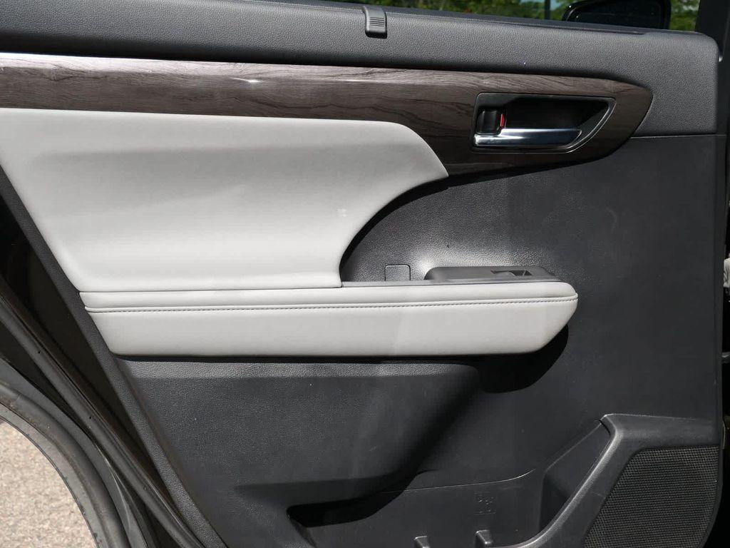 used 2021 Toyota Highlander car, priced at $39,040