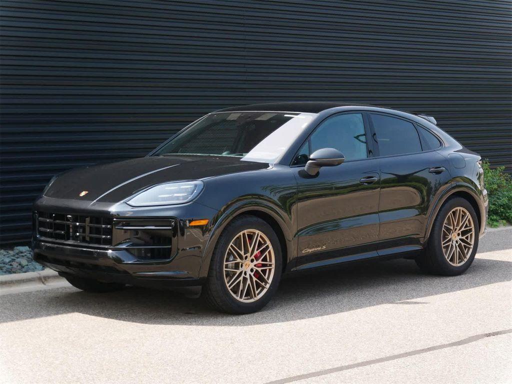 new 2025 Porsche Cayenne car, priced at $164,015