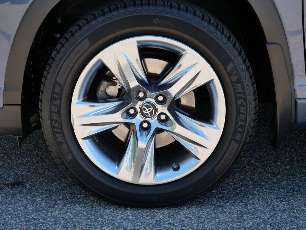 used 2018 Toyota Highlander car, priced at $27,340