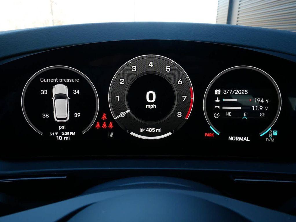 new 2025 Porsche Cayenne car, priced at $98,335