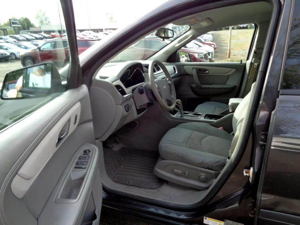used 2015 Chevrolet Traverse car, priced at $6,400