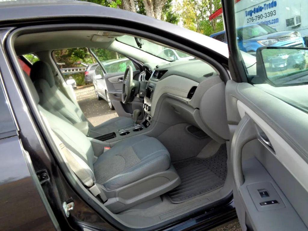 used 2015 Chevrolet Traverse car, priced at $6,400