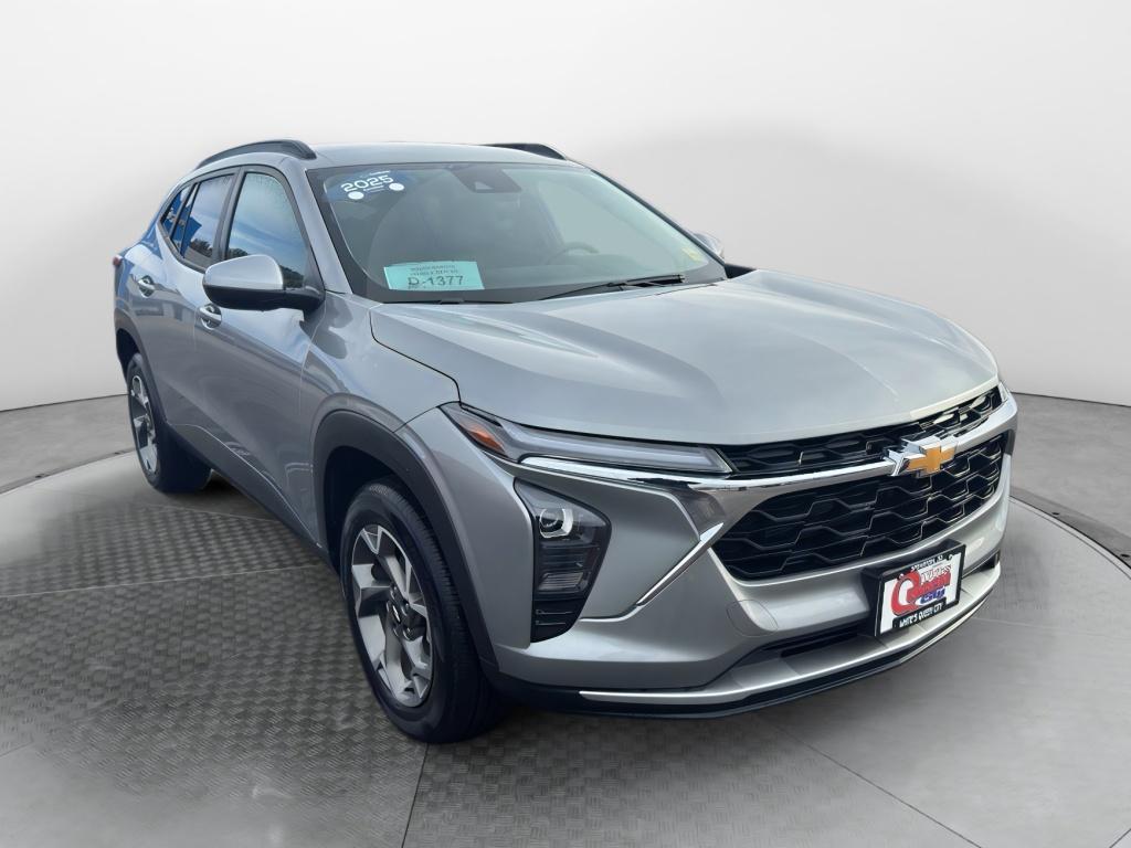 used 2025 Chevrolet Trax car, priced at $23,255