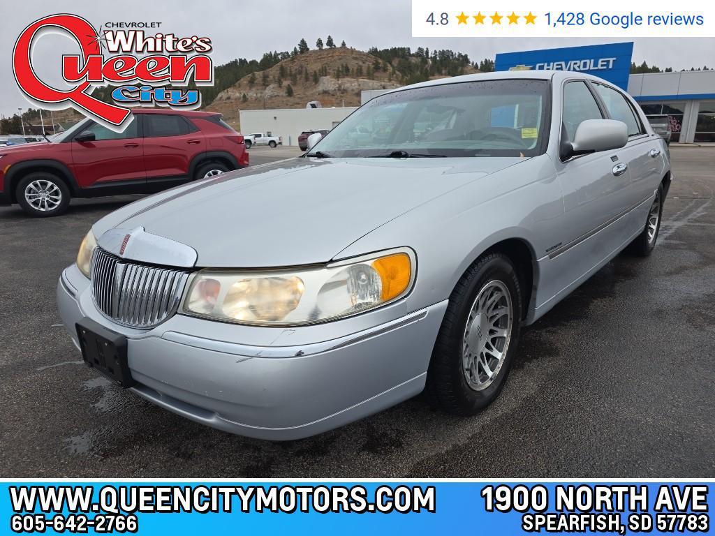 used 2000 Lincoln Town Car car, priced at $4,700