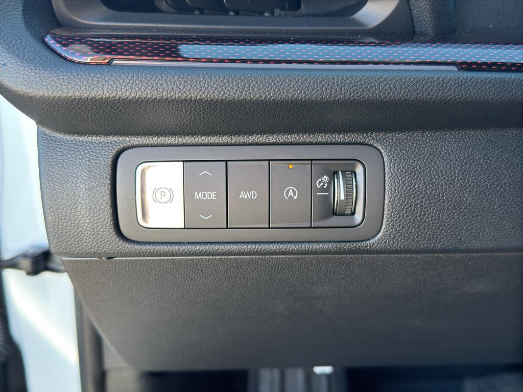 new 2026 Chevrolet Traverse car, priced at $60,815