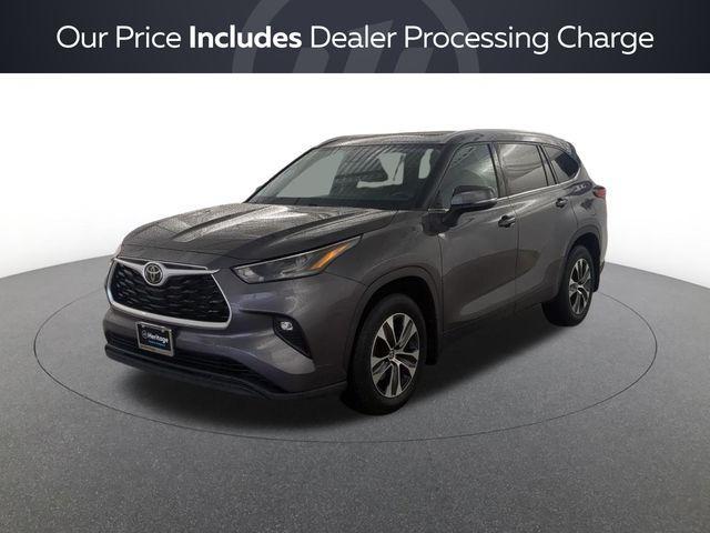 used 2022 Toyota Highlander car, priced at $34,611