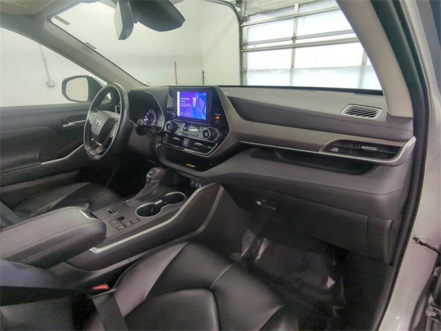 used 2023 Toyota Highlander car, priced at $34,250