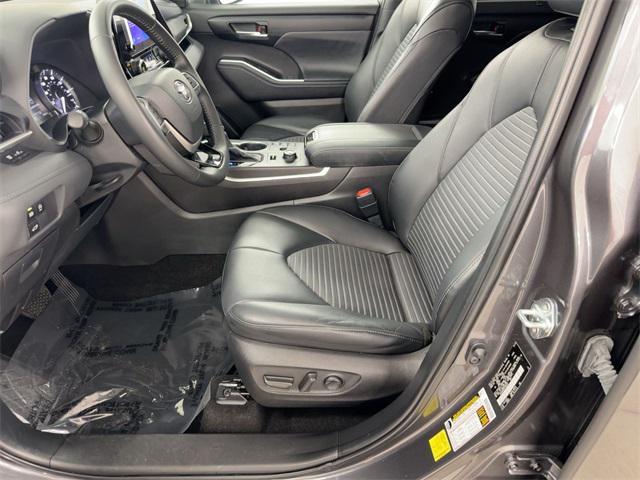 used 2023 Toyota Highlander car, priced at $39,911