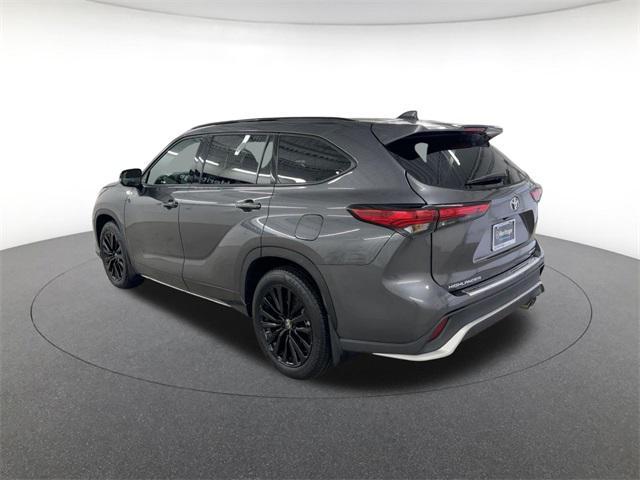 used 2023 Toyota Highlander car, priced at $39,911