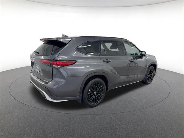 used 2023 Toyota Highlander car, priced at $39,911