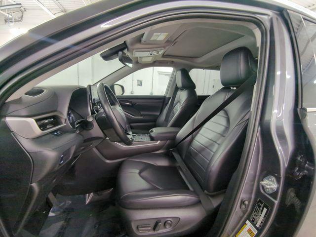 used 2021 Toyota Highlander car, priced at $30,911