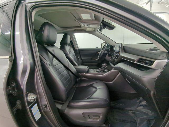 used 2021 Toyota Highlander car, priced at $30,911