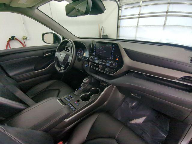 used 2021 Toyota Highlander car, priced at $30,911