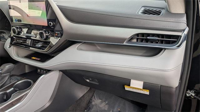 used 2025 Toyota Highlander Hybrid car, priced at $54,500