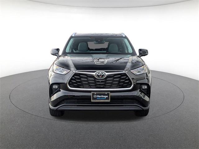 used 2025 Toyota Highlander Hybrid car, priced at $54,500