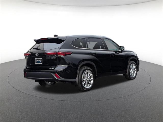 used 2025 Toyota Highlander Hybrid car, priced at $54,500