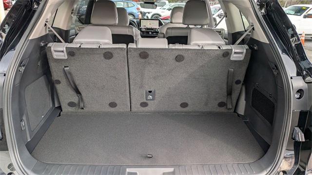 used 2025 Toyota Highlander Hybrid car, priced at $54,500