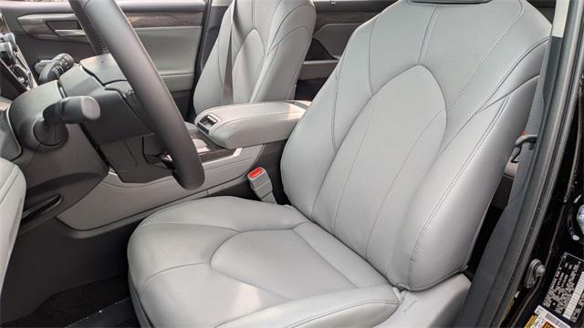 used 2025 Toyota Highlander Hybrid car, priced at $54,500
