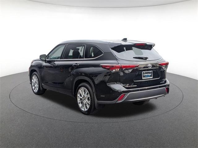 used 2025 Toyota Highlander Hybrid car, priced at $54,500