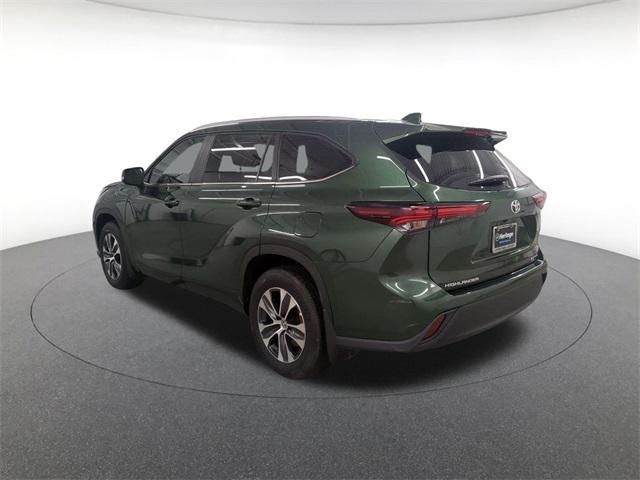 used 2024 Toyota Highlander car, priced at $39,911