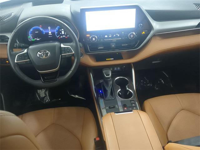 used 2025 Toyota Highlander Hybrid car, priced at $53,500