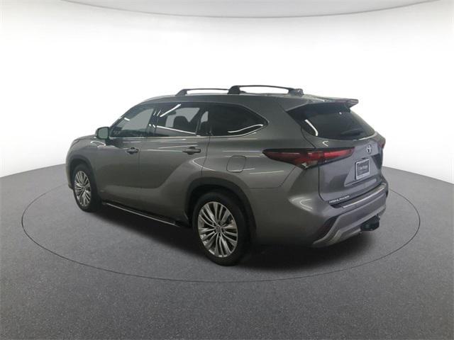 used 2025 Toyota Highlander Hybrid car, priced at $53,500