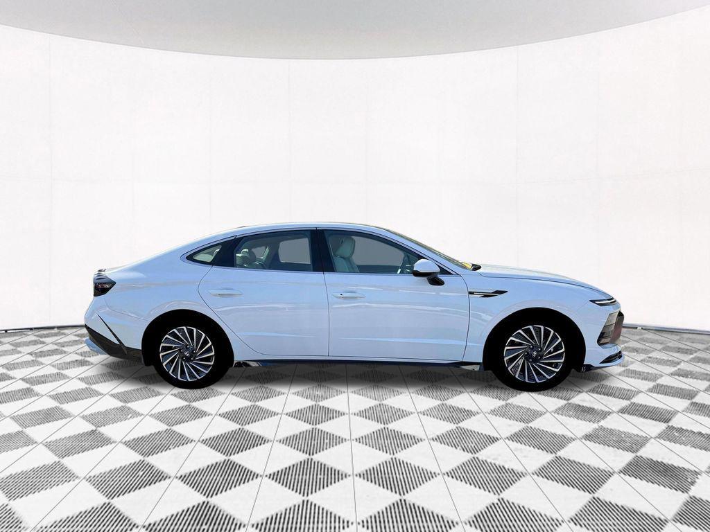 new 2026 Hyundai Sonata Hybrid car, priced at $32,500