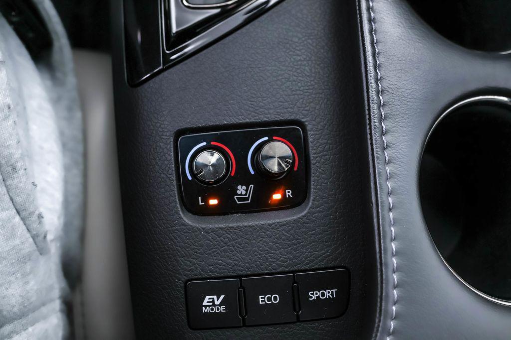 used 2016 Toyota Avalon Hybrid car, priced at $15,667