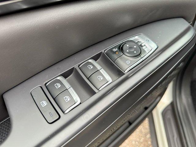 new 2025 Kia Carnival car, priced at $48,602