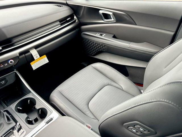 new 2025 Kia Carnival car, priced at $48,602