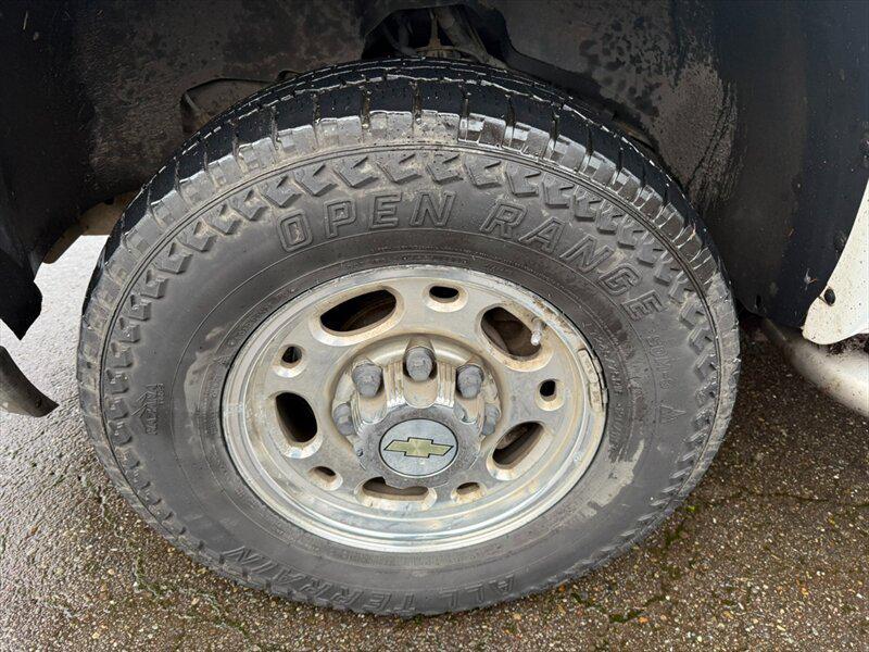 used 2005 Chevrolet Silverado 2500 car, priced at $5,000