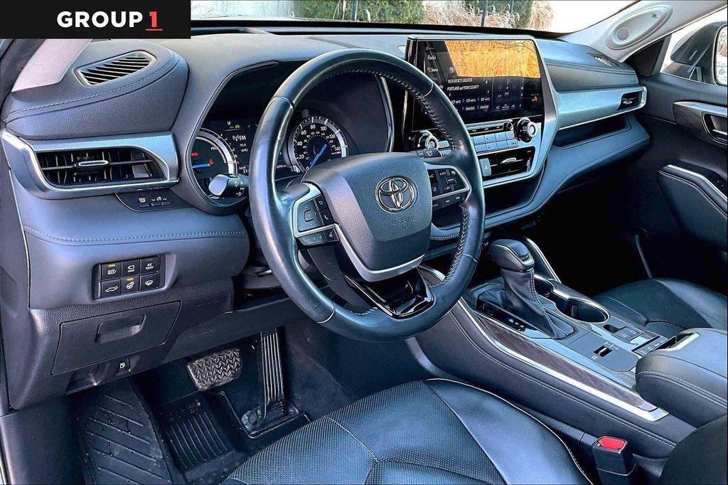used 2022 Toyota Highlander Hybrid car, priced at $37,991
