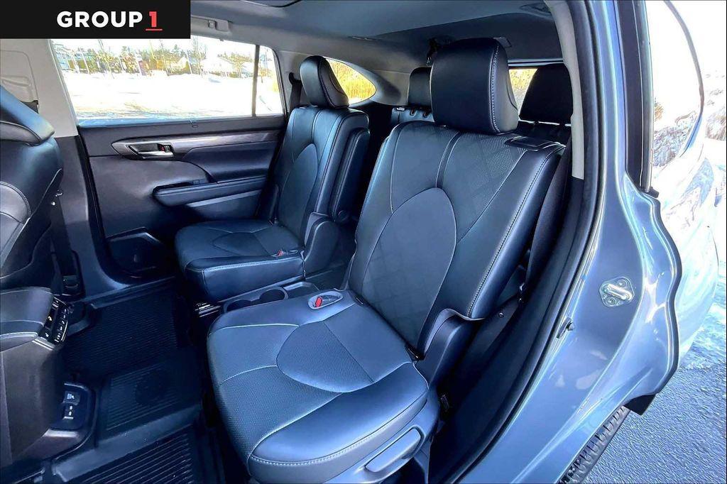 used 2022 Toyota Highlander Hybrid car, priced at $37,991