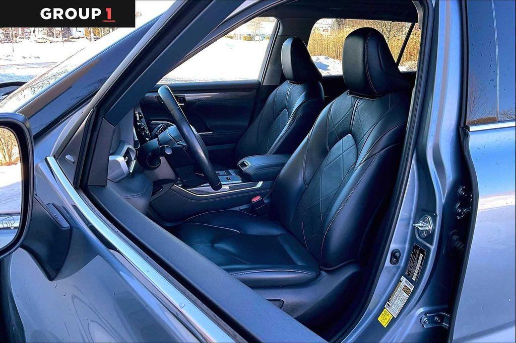 used 2022 Toyota Highlander Hybrid car, priced at $37,991