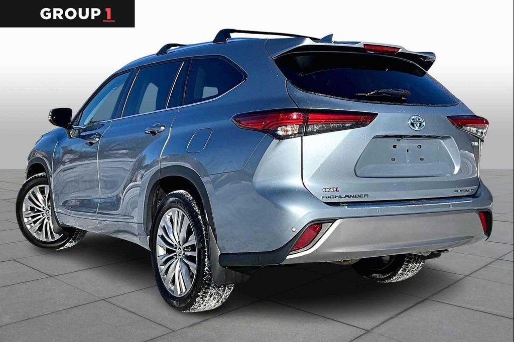 used 2022 Toyota Highlander Hybrid car, priced at $37,991