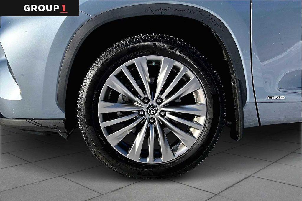used 2022 Toyota Highlander Hybrid car, priced at $37,991