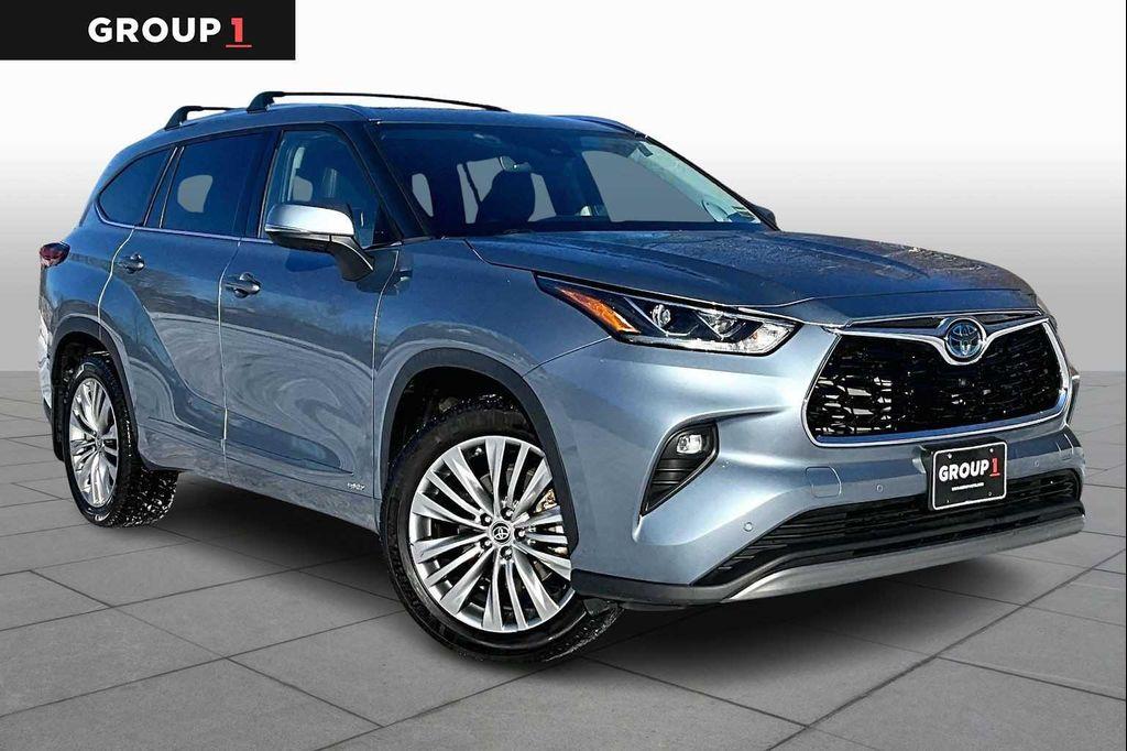 used 2022 Toyota Highlander Hybrid car, priced at $37,991