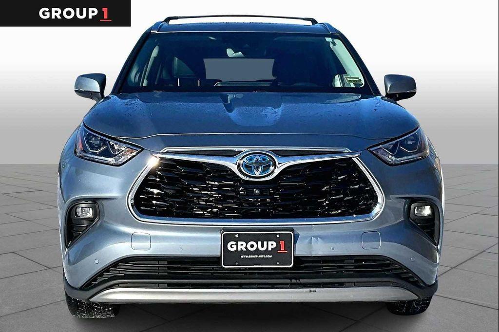 used 2022 Toyota Highlander Hybrid car, priced at $37,991