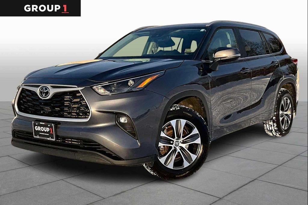used 2023 Toyota Highlander car, priced at $36,591