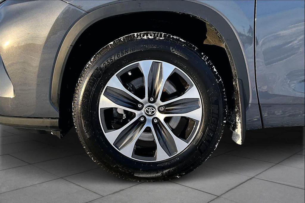 used 2023 Toyota Highlander car, priced at $36,591