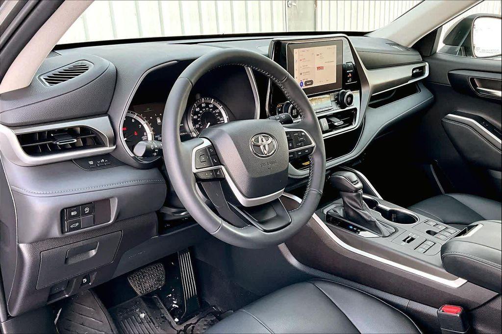 used 2023 Toyota Highlander car, priced at $36,591