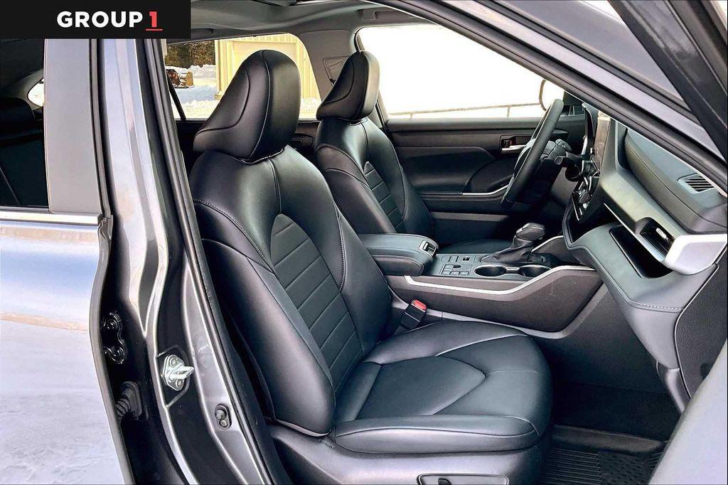 used 2023 Toyota Highlander car, priced at $36,591