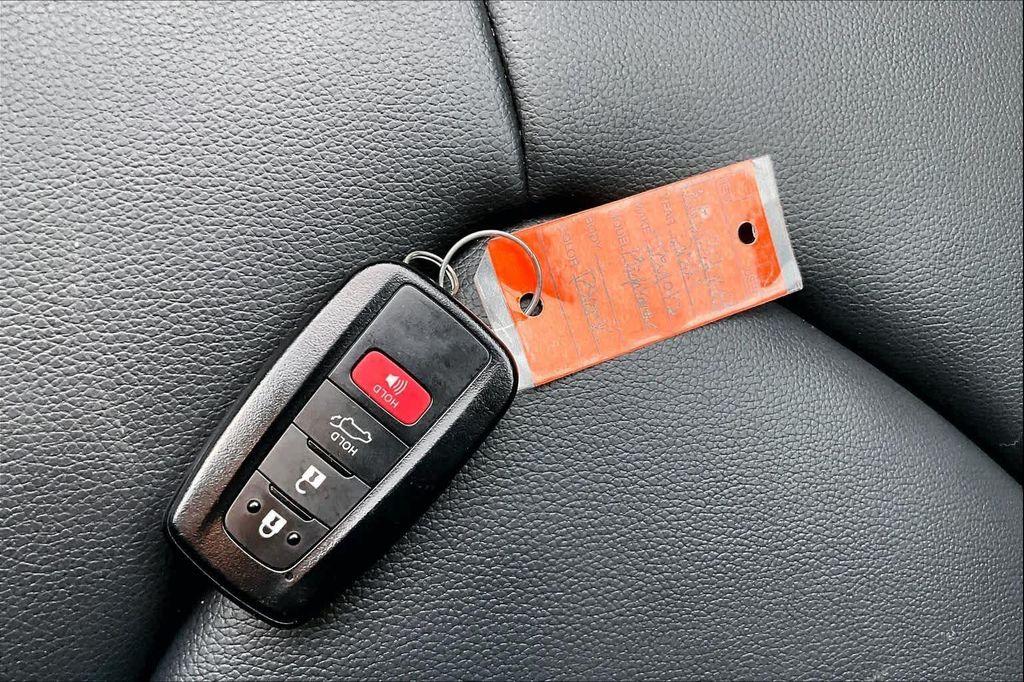 used 2021 Toyota Highlander car, priced at $36,429