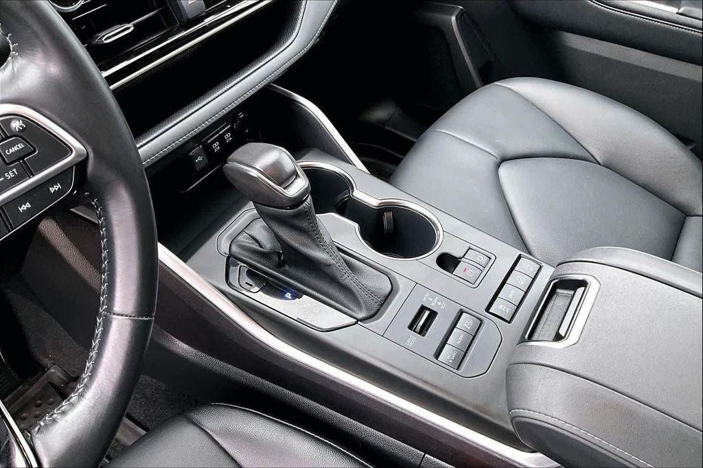 used 2021 Toyota Highlander car, priced at $36,429