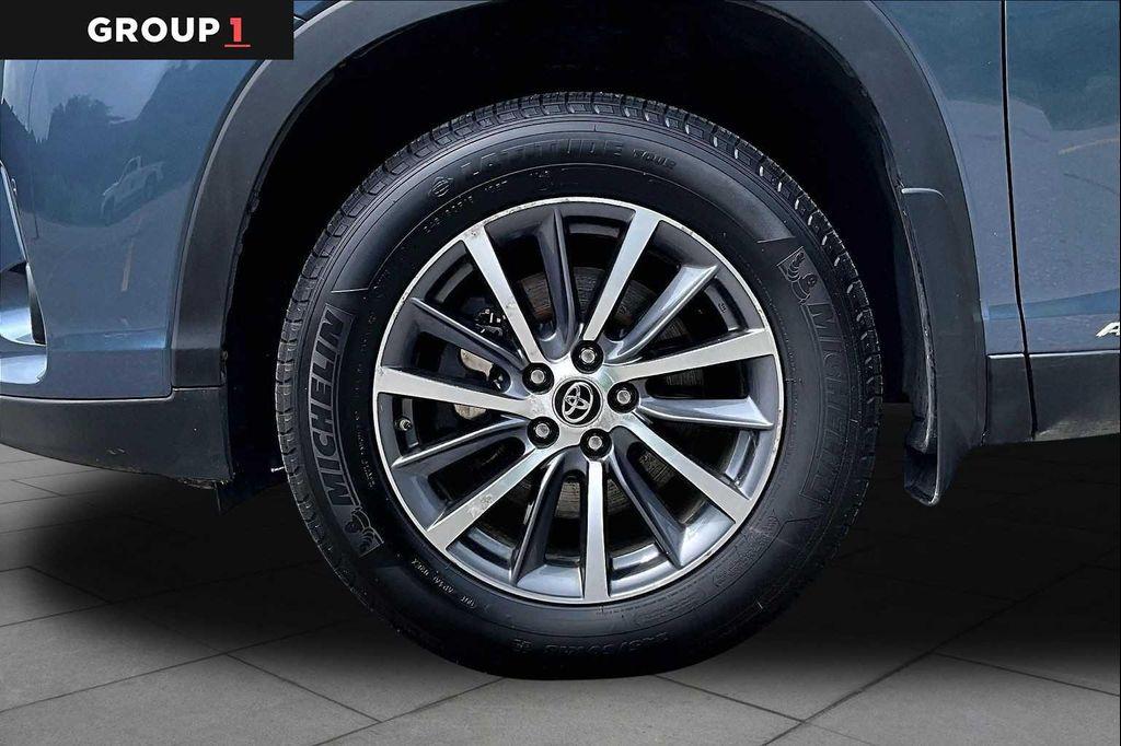 used 2019 Toyota Highlander Hybrid car, priced at $27,485